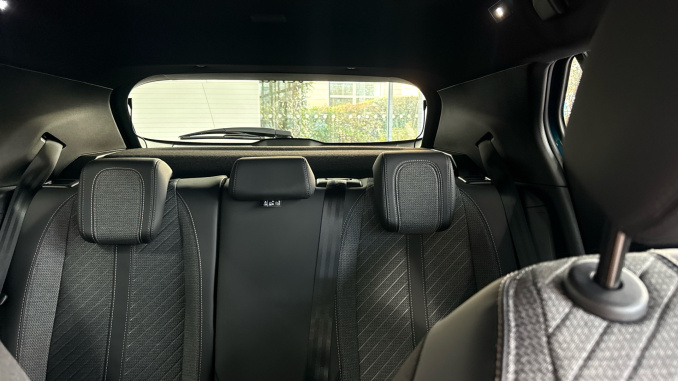 Peugeot 2008 115kW Allure 54kWh 5dr Auto Electric Estate - Image 15